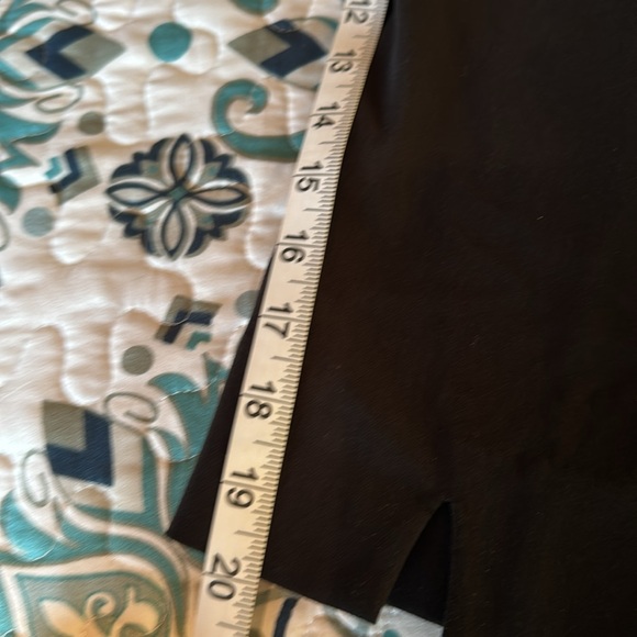 Chicos black capris size 1.5 (10) - Picture 4 of 5